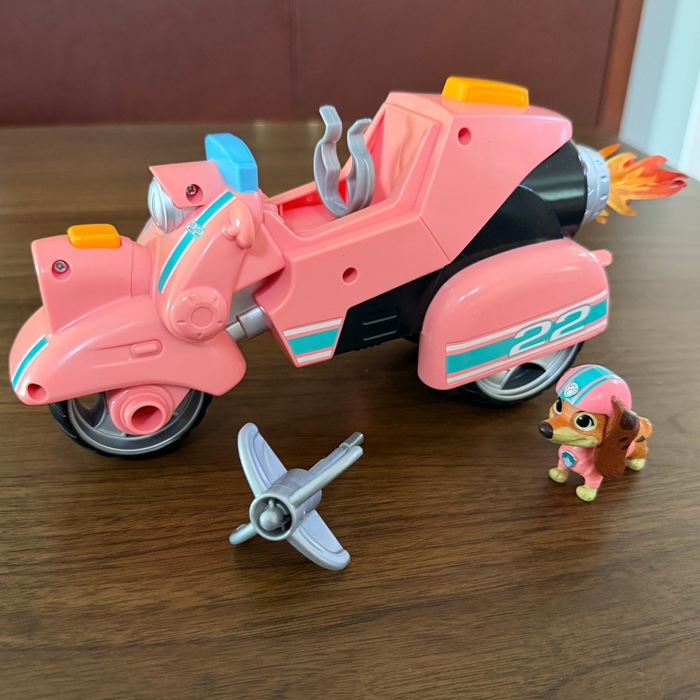 Paw Patrol Liberty Deluxe Vehicle with Grappling Hook and Figure